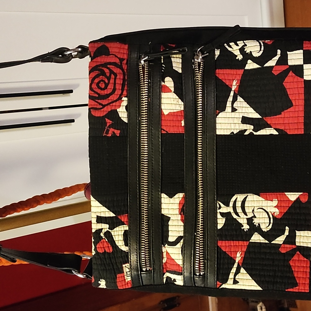 Vera Bradley Alive Rd Queen Media Hipster Purse